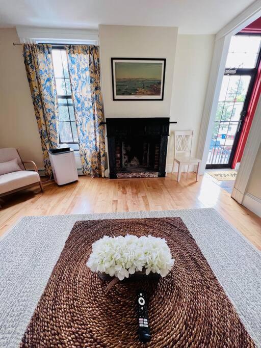 Historic Corner Apartment With Patio & Off Street Parking Portland Exterior foto
