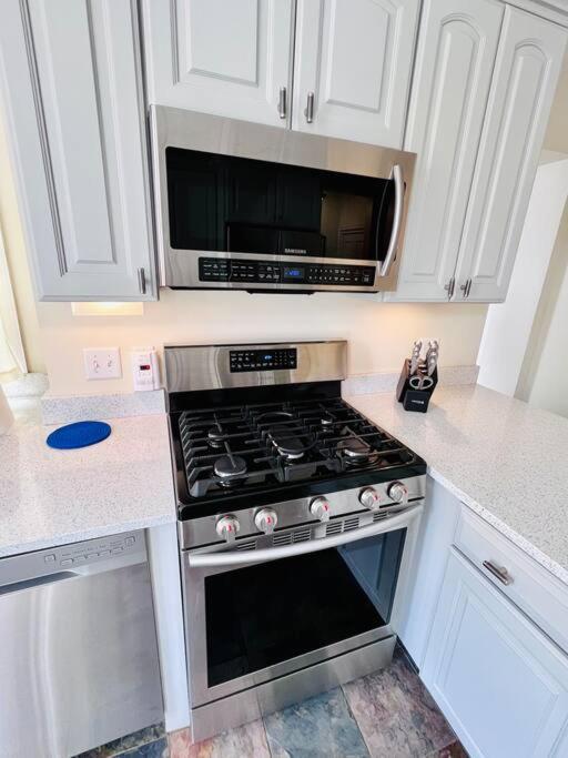 Historic Corner Apartment With Patio & Off Street Parking Portland Exterior foto