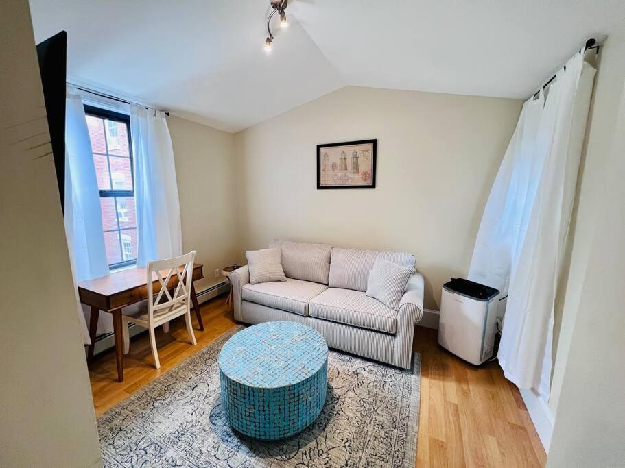Historic Corner Apartment With Patio & Off Street Parking Portland Exterior foto